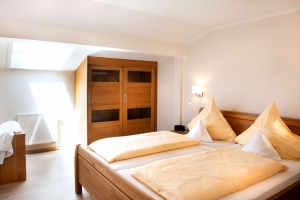 Modernes Schlafzimmer im Deluxe-Appartement**** im Landhaus Cornelia