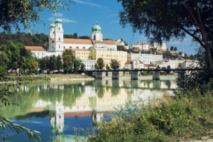 Der Dom in der Drei-Flüsse-Stadt Passau ist ein beliebtes Ausflugsziel ab Bad Birnbach.