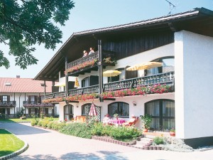 Idyllischer Vierseithof vom Landhaus Cornelia in Bad Birnbach.